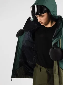 Oakley Sierra Insulated Jacket -Professional Ski Equipment Store SierraInsulatedJacket 2