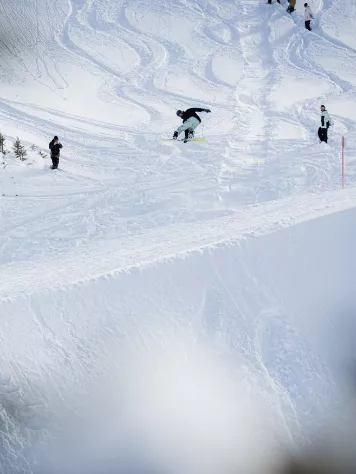 Vertical 2024 Snowboard 4 Vertical 2024 Snowboard - Image 2